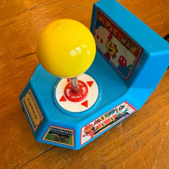 Ms. Pac-Man 5 in 1 Plug and Play 2004 Jakks Pacific TV Namco Game - Picture 3 of 6
